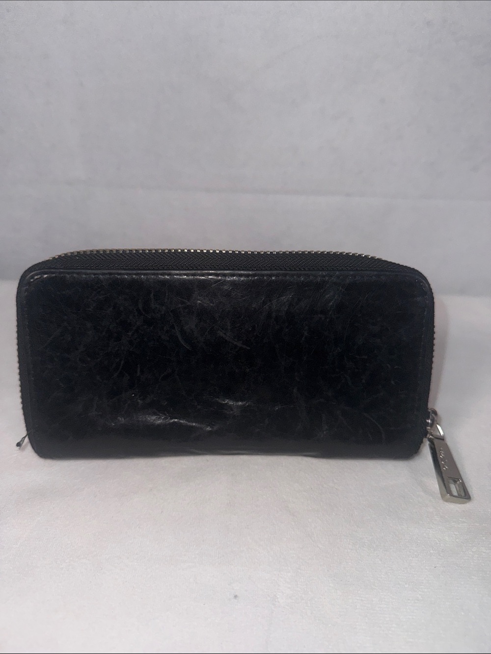 HOBO Black Leather Zip Wallet with Front Kiss-Lock Pocket - Picture 2 of 4